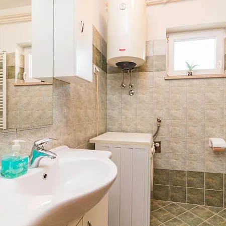 アパート Jere プーラ