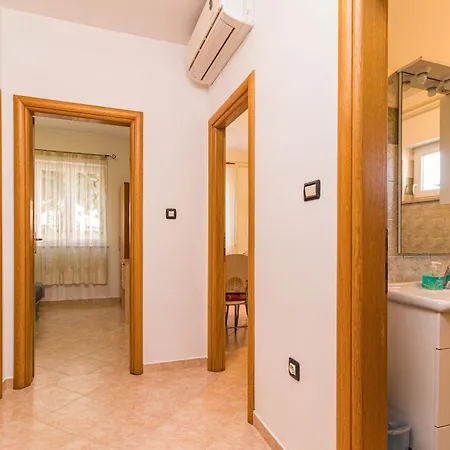 アパート Jere プーラ